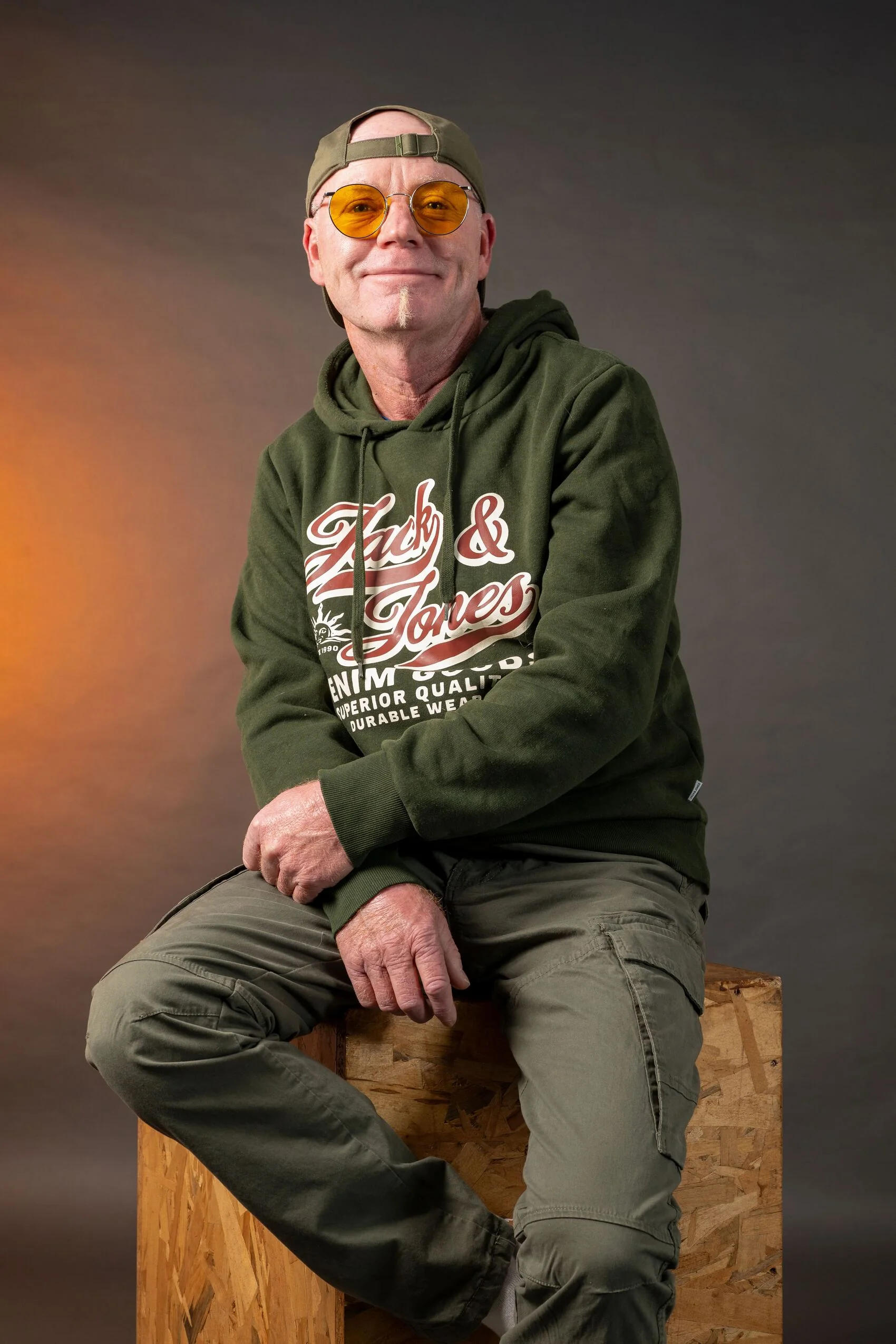 Portrait homme casual en studio