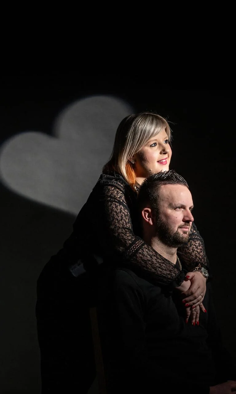 Portrait lumineux en studio